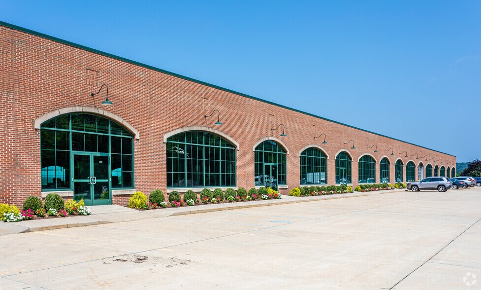 More Photos Of 100 Corporate Dr, Blauvelt Showroom For Lease