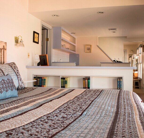 More Photos Of 100 E Washington St, Mountain View Hospitality For Sale