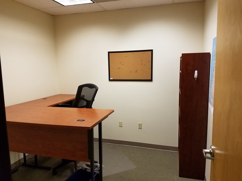 More Photos Of 7200 NE 41st St, Vancouver Office For Lease