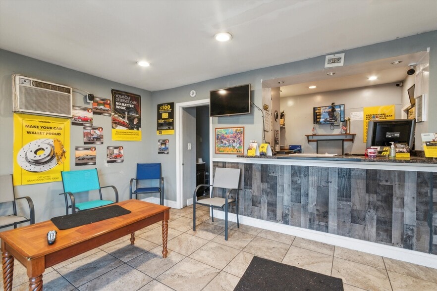 More Photos Of 555 Us Highway 13, Bristol General Retail For Sale