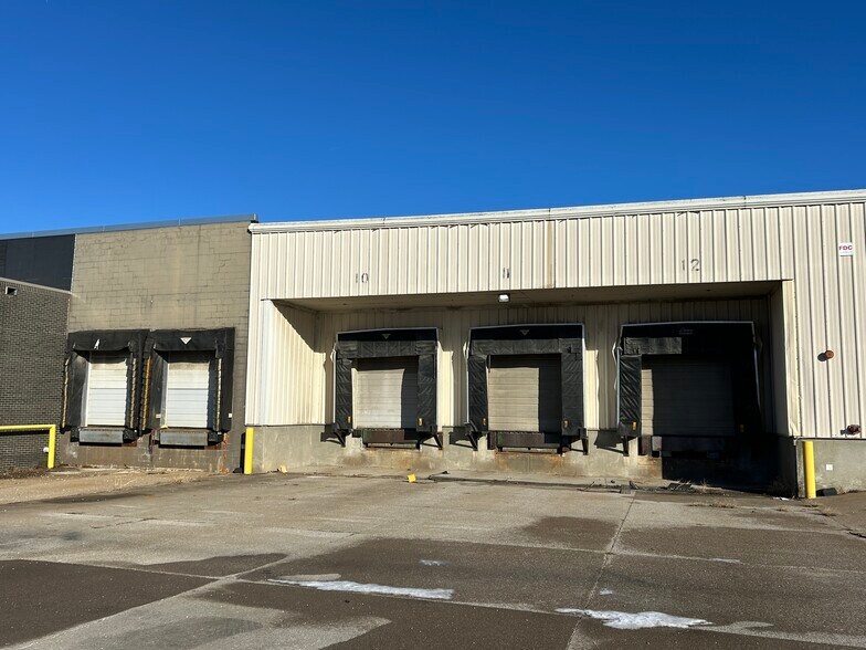 More Photos Of 1100 Independence Ave, Evansville Warehouse For Lease