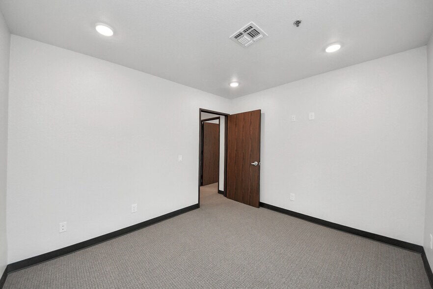 More Photos Of 6536 Greatwood Pky, Sugar Land Office For Sale