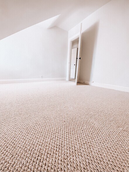 More Photos Of 2722 Yonge St, Toronto General Retail For Sale