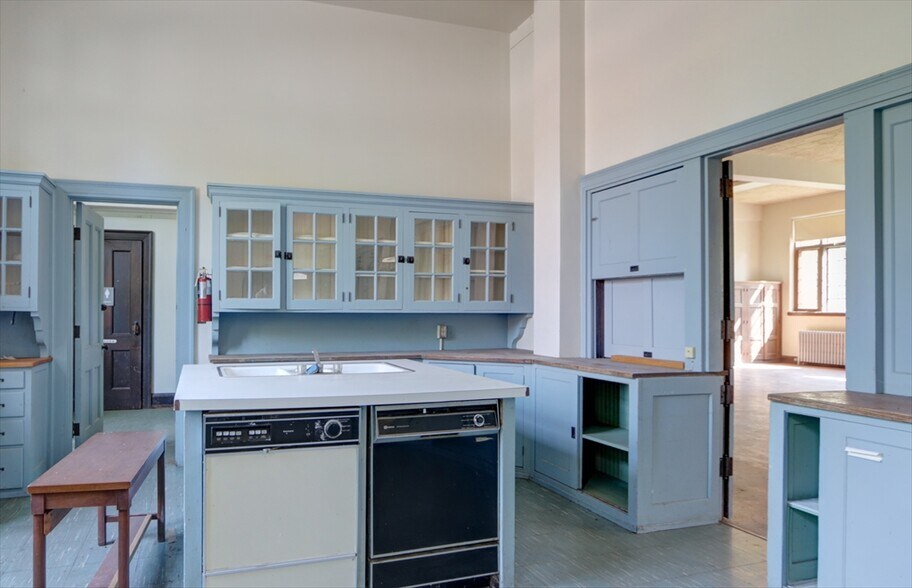 More Photos Of 520 S Main St, Geneva Religious Facility For Sale