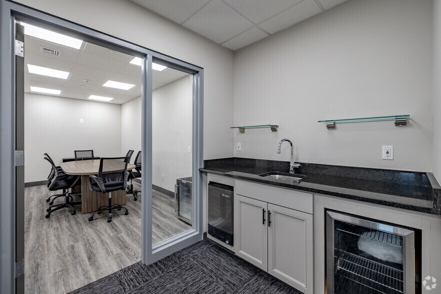 More Photos Of 10 Kingsbridge Rd, Fairfield Office For Lease