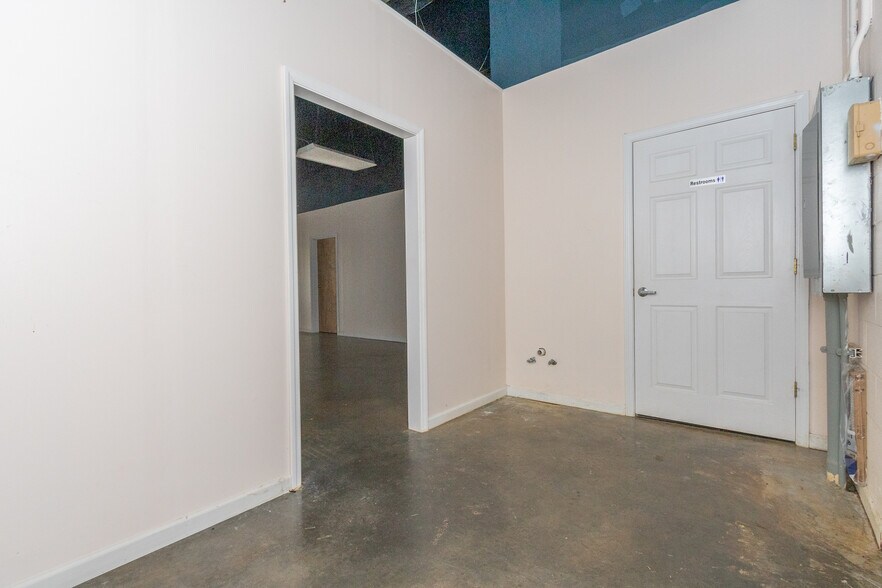 More Photos Of 4365-4373 Highway 24, Anderson Storefront Retail Office For Lease