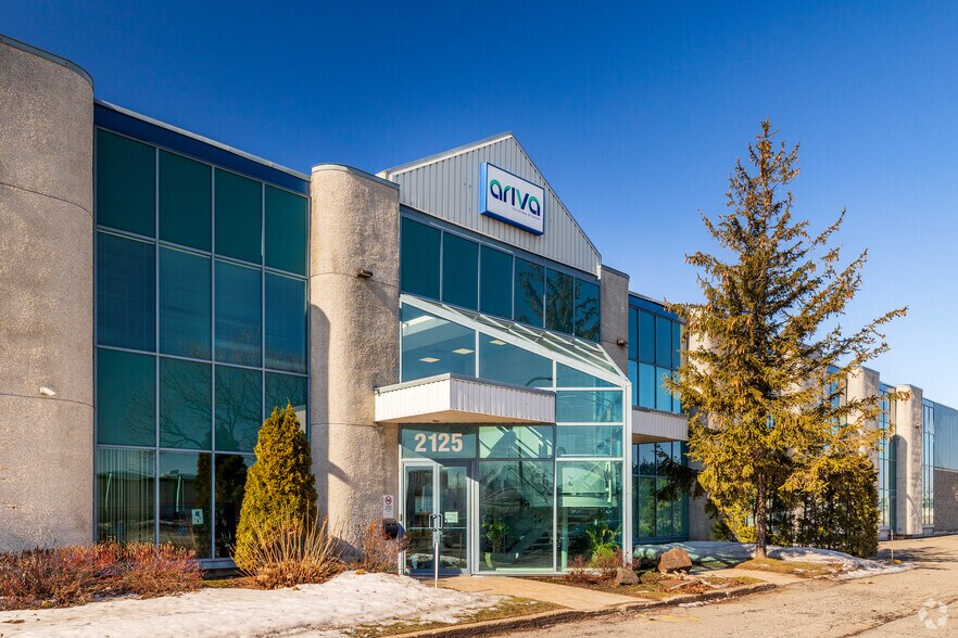 More Photos Of 2125 Av 23E, Montréal Distribution For Lease