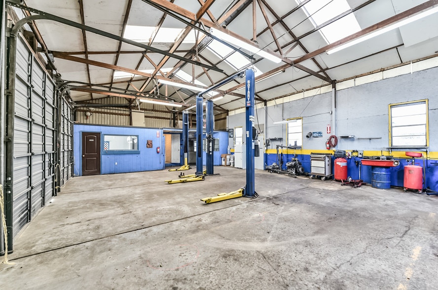 More Photos Of 2745 Wagon Trail Rd, Pearland Auto Repair For Sale