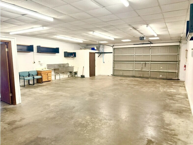 More Photos Of 1018 Independence St, Cape Girardeau Industrial For Lease