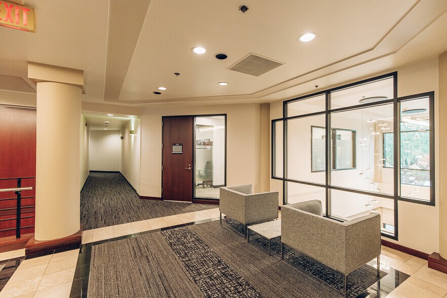 More Photos Of 5 Centerpointe Dr, Lake Oswego Office For Lease