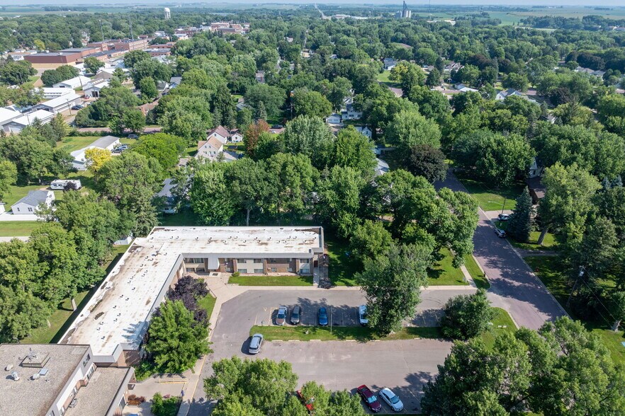 More Photos Of 3200 S Maple Ave, Slayton Apartments For Sale