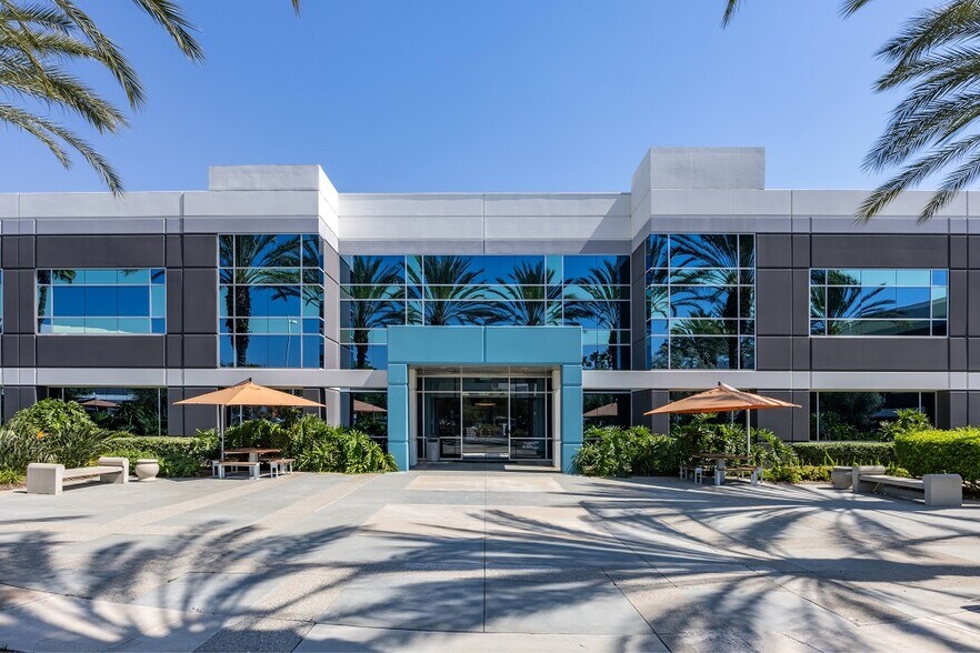 More Photos Of 25371 Commercentre Dr, Lake Forest Office For Sale