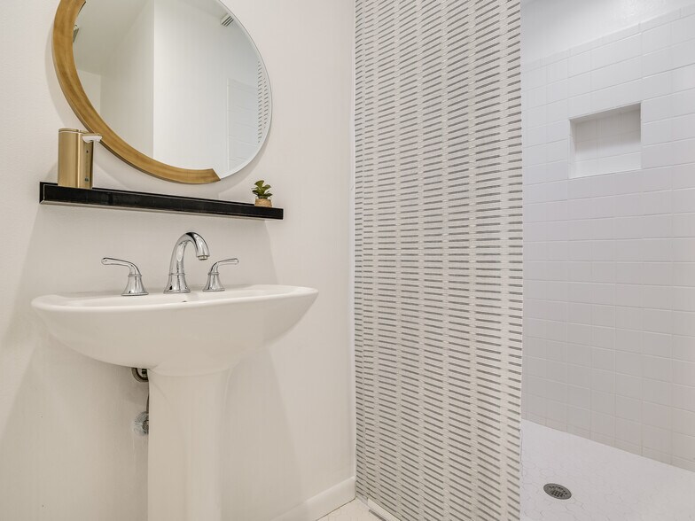 More Photos Of 2117 Shoalmont Dr, Austin Office Residential For Sale