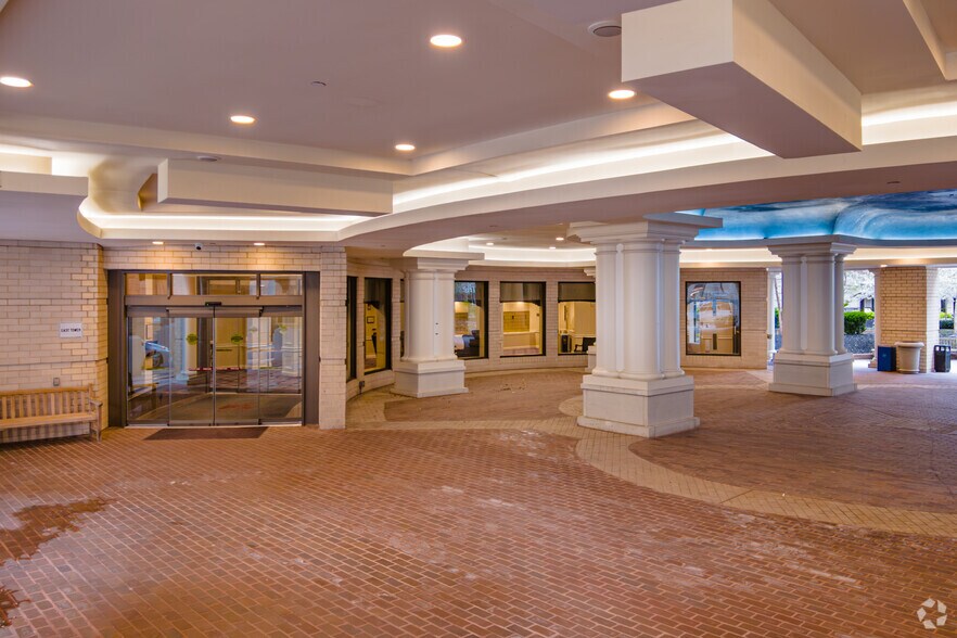 More Photos Of 900 N Taylor St, Arlington Continuing Care Retirement Community For Lease