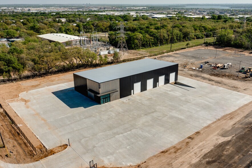 More Photos Of 5701 Parker Henderson Drive, Fort Worth Industrial For Sale