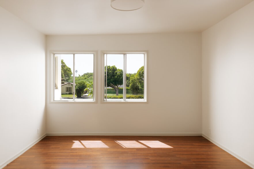 More Photos Of 2218 Pico Blvd, Santa Monica General Retail For Sale