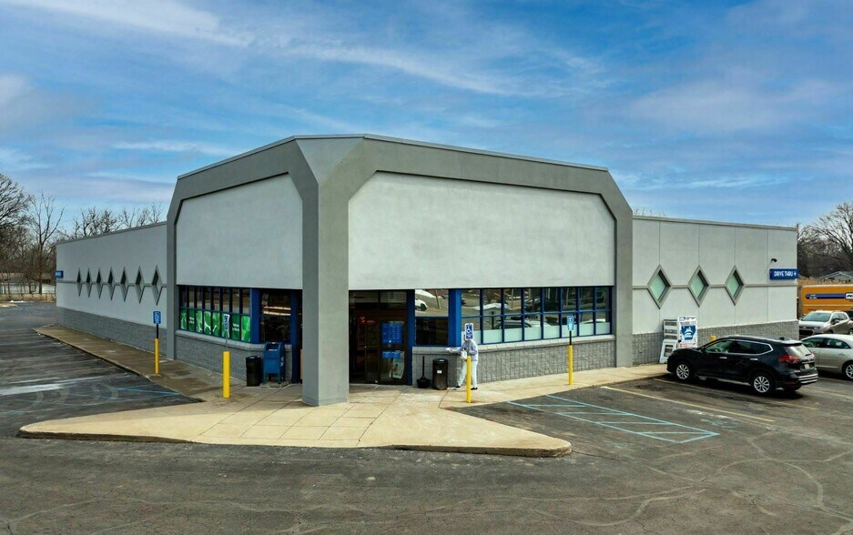 Primary Photo Of 6026 Lapeer Rd, Burton Storefront Retail Residential For Lease