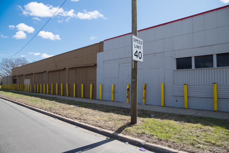 More Photos Of 300 E 8 Mile Rd, Detroit Warehouse For Lease