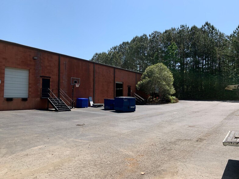 More Photos Of 2170 Brandon Trl, Alpharetta Distribution For Lease