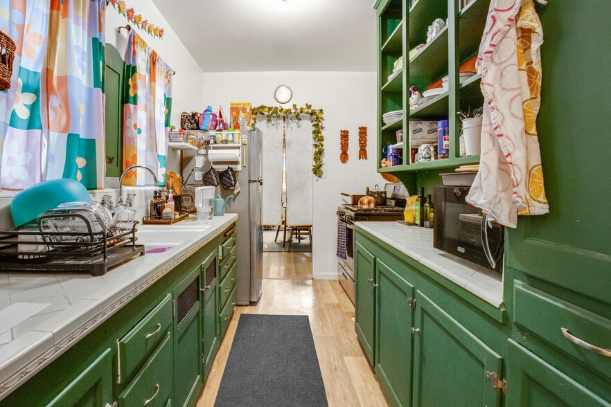 More Photos Of 209 Mira Mar Ave, Long Beach Multifamily For Sale