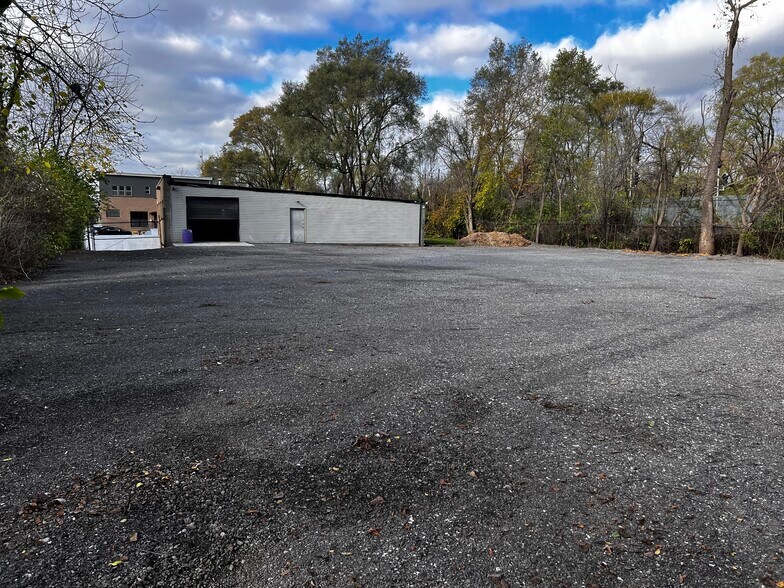 More Photos Of 603 E Washington St, Joliet Warehouse For Lease