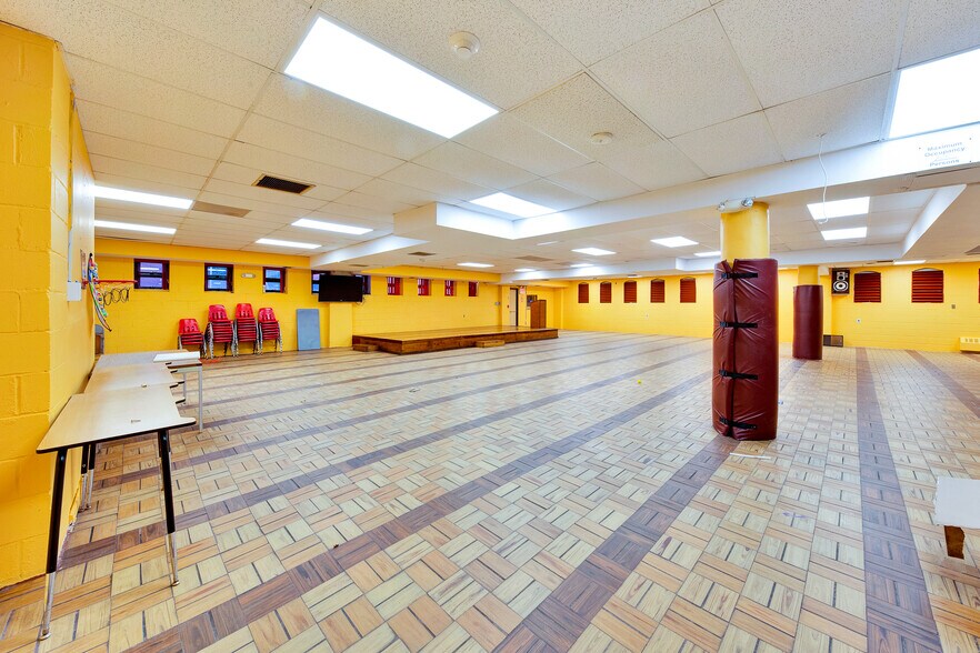 More Photos Of 5566 Kings Hwy, Brooklyn Schools For Lease