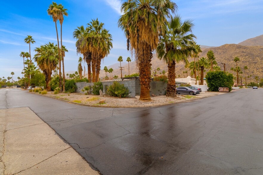 More Photos Of 1425 S Via Soledad, Palm Springs Apartments For Sale