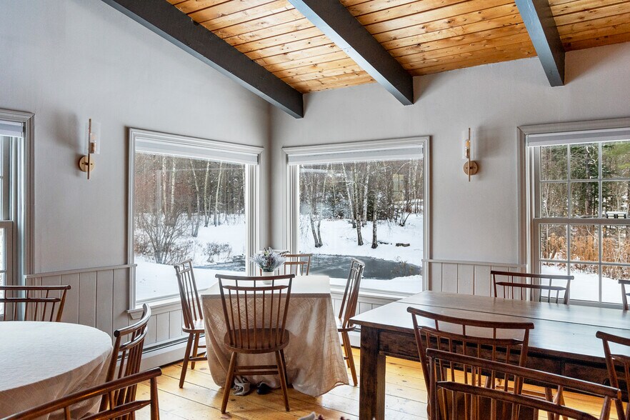 More Photos Of 54 Red Clover Ln, Mendon Hotel For Sale