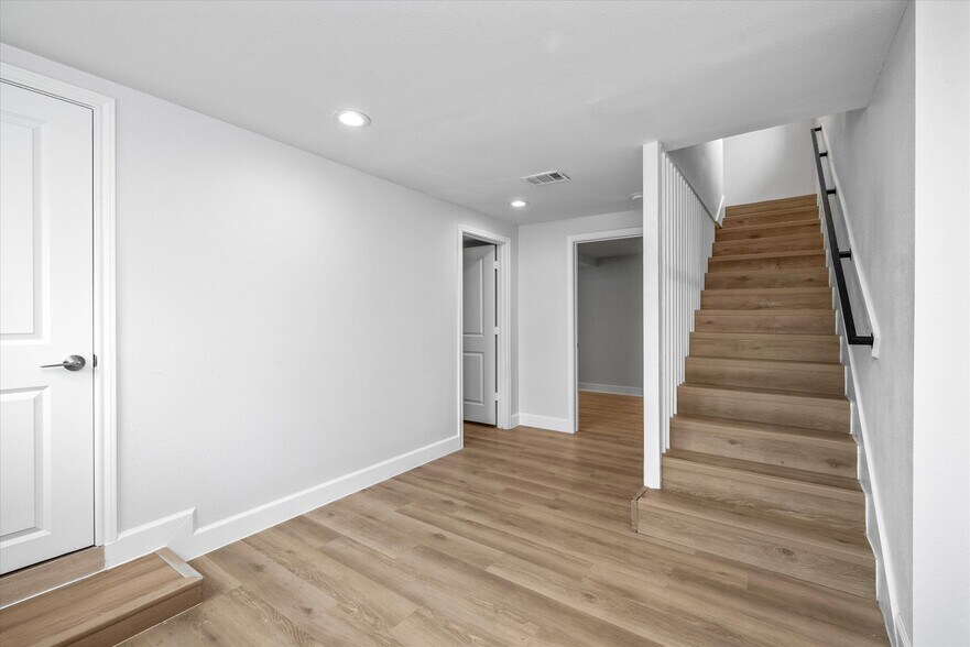 More Photos Of 1010 27th st, Galveston Apartments For Sale