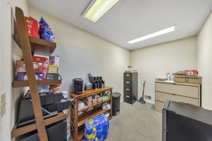 More Photos Of 3289 Powder Springs Rd, Powder Springs Warehouse For Lease