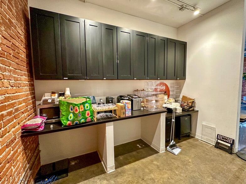 More Photos Of 3139-3141 Olive St, Saint Louis Office For Lease