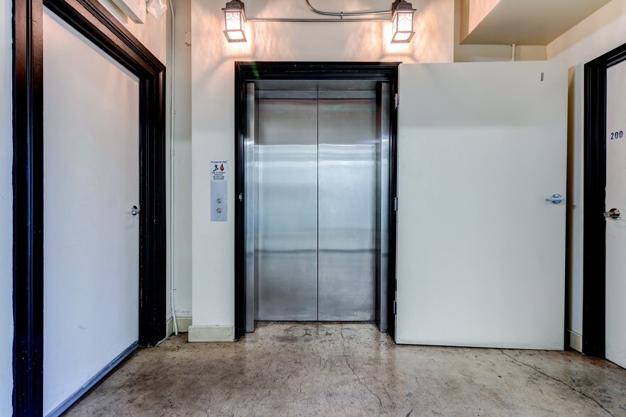 More Photos Of 833 S Spring St, Los Angeles Loft Creative Space For Lease
