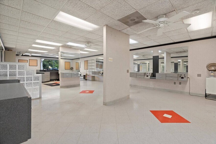 More Photos Of 1301-1315 21st St, Zion Unknown For Lease