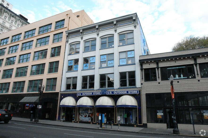 Primary Photo Of 219 SW Broadway, Portland Storefront For Lease