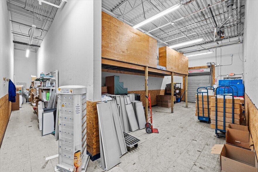 More Photos Of 44 Kings Vlg, Minersville Drugstore For Lease