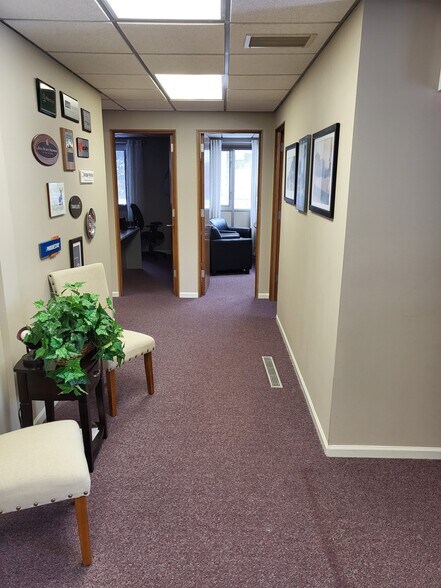More Photos Of 302 W Campbell St, Arlington Heights Office For Sale