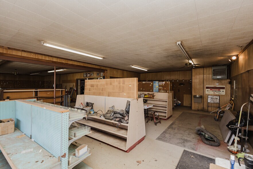 More Photos Of 410 N Commercial Ave, Sedgwick Storefront For Sale