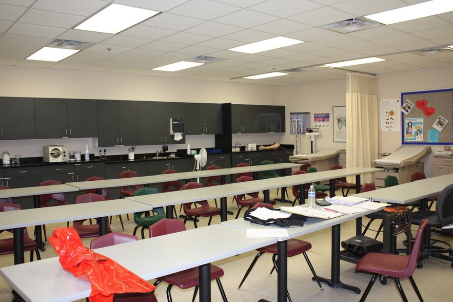 More Photos Of 5000 Market St, Wilmington Schools For Lease