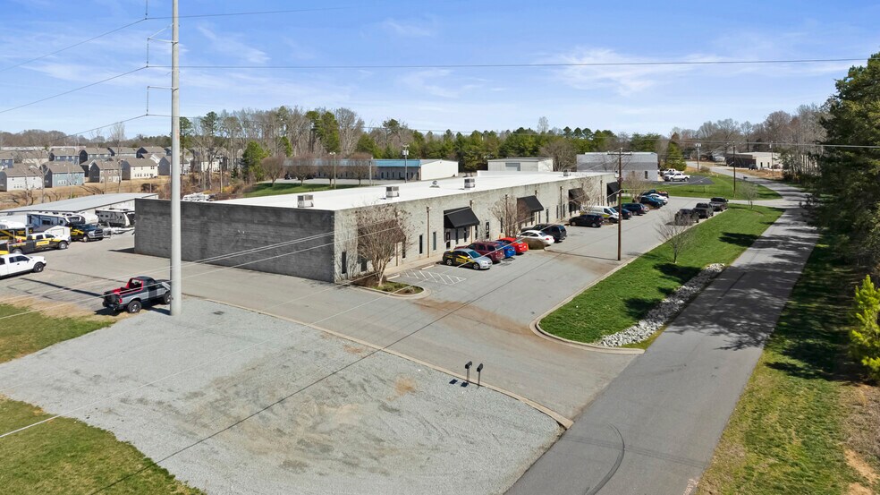 More Photos Of 7471-7473 Hagers Hollow Dr, Denver Warehouse For Lease