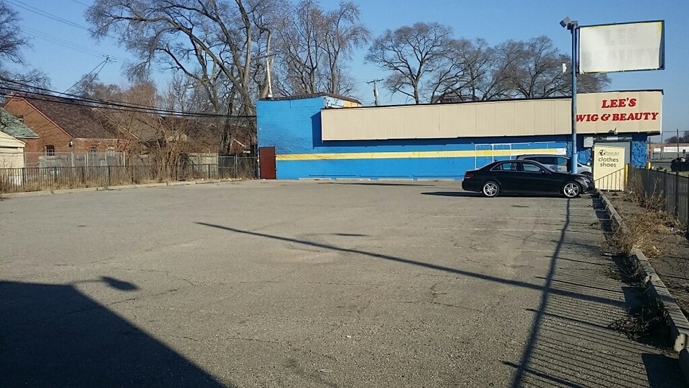 More Photos Of 18451 Wyoming St, Detroit Freestanding For Lease