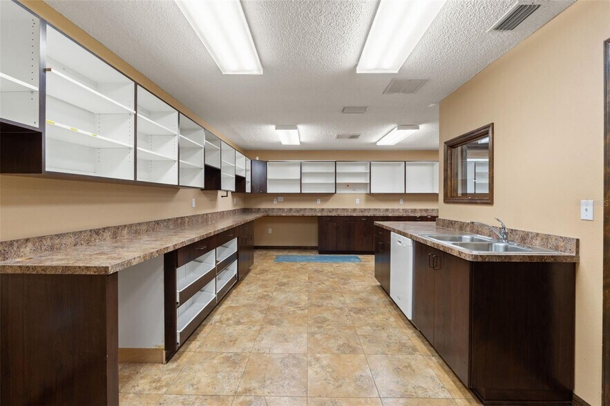More Photos Of 10507 Spring Hill Dr, Spring Hill Medical For Lease