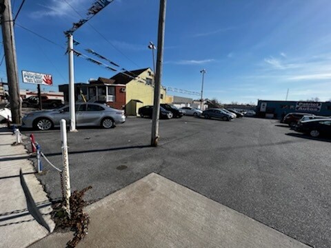 Primary Photo Of 6136 Reisterstown Rd, Baltimore Auto Dealership For Lease