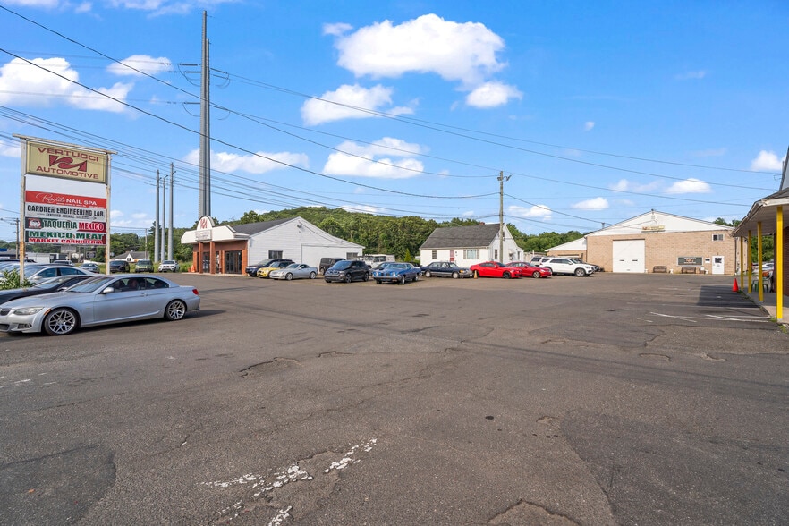 More Photos Of 846-850 S Colony Rd Rd, Wallingford Storefront For Sale