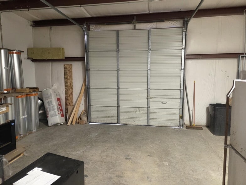 More Photos Of 800 N Jefferson St, Springdale Warehouse For Lease
