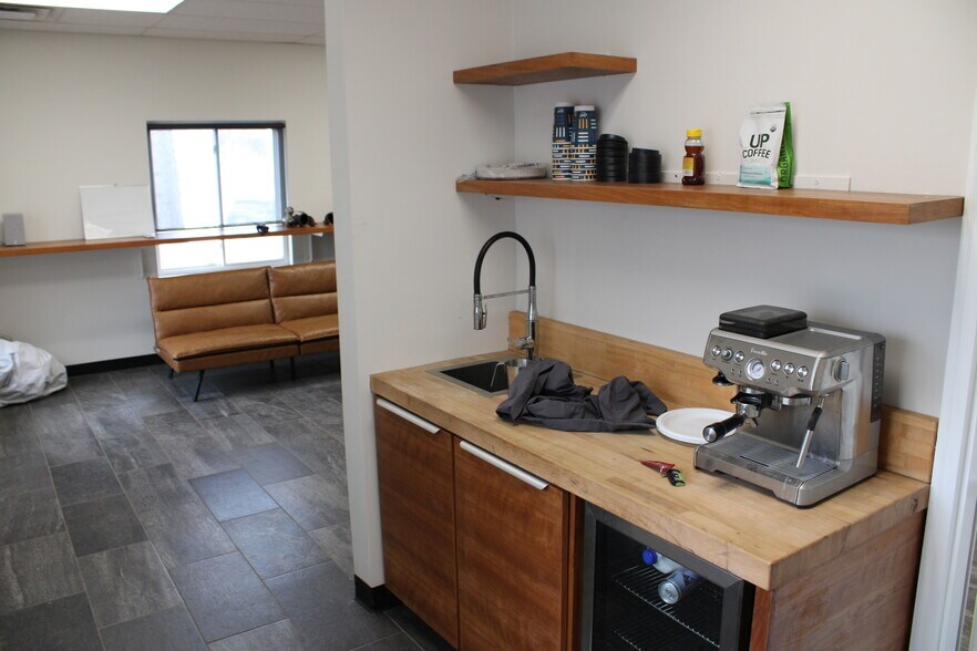More Photos Of 601 13th Ave S, Hopkins Warehouse For Sale