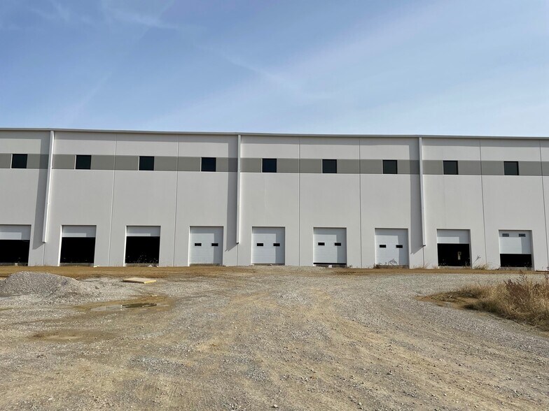 More Photos Of 11200 Industrial Park Dr, Elberfeld Manufacturing For Sale