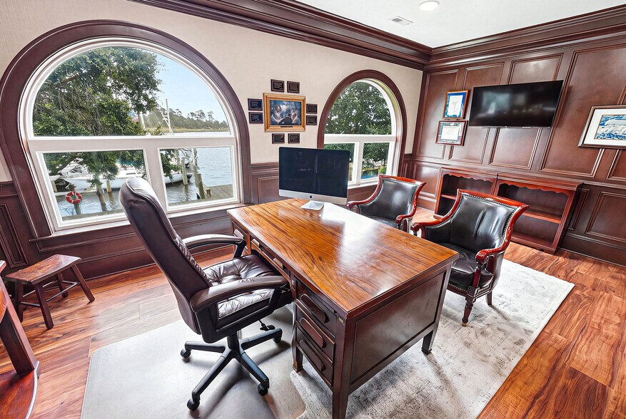 More Photos Of 207 Queen Elizabeth Ave, Manteo Storefront Retail Residential For Sale