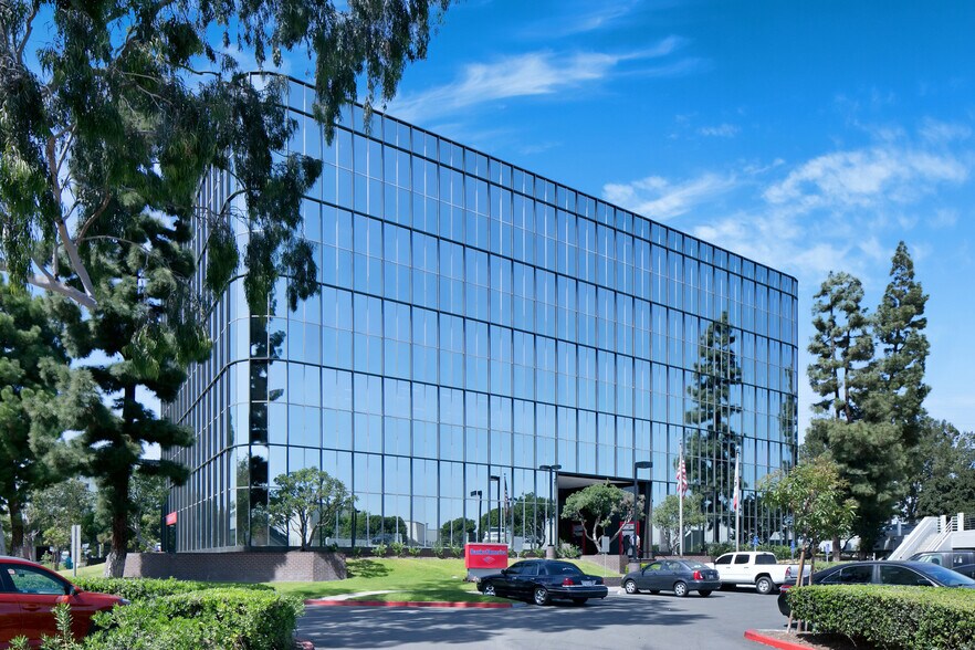 More Photos Of 5800 S Eastern Ave, Commerce Office For Lease