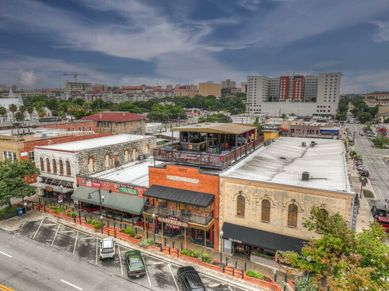 More Photos Of 139 E Hopkins St, San Marcos Bar For Sale