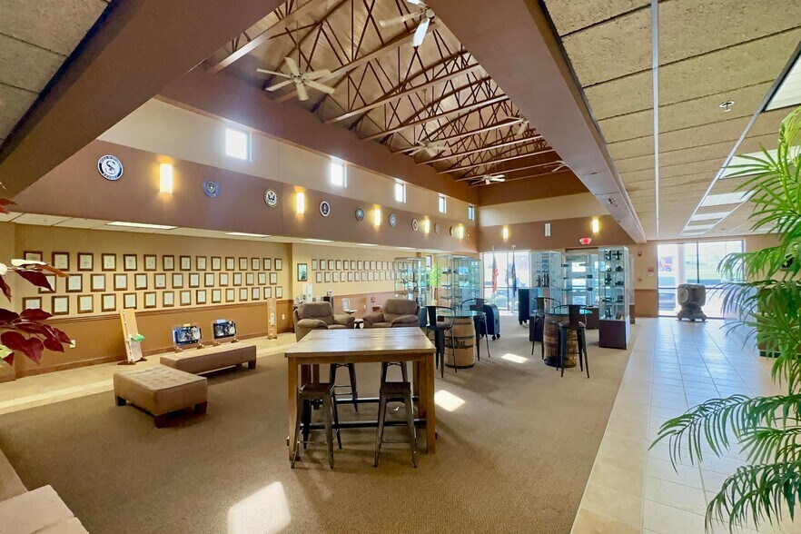 More Photos Of 1014 S Main St, Nicholasville Office For Sale